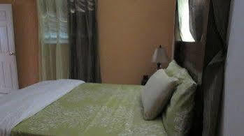 Rafjam Bed And Breakfast Kingston Esterno foto